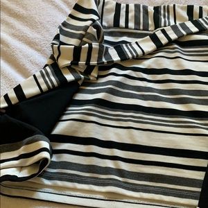 CAbI wrap skirt size L. Black gray and cream.